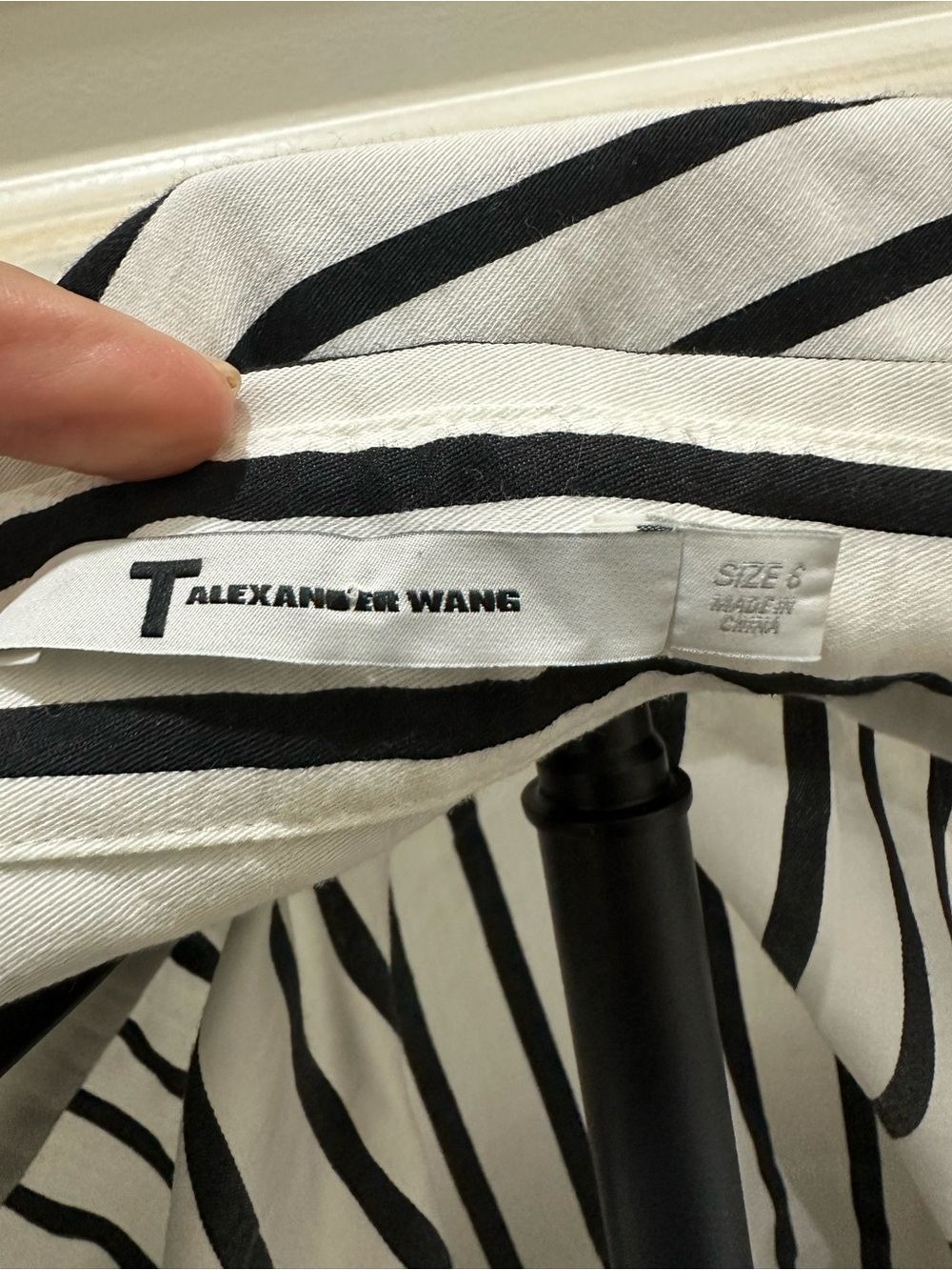 Alexander Wang Women's White and Black Crop-top - Picture 4 of 7